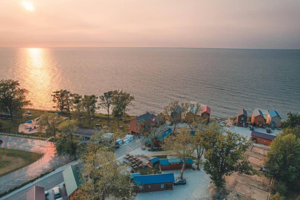 Charming Lakeview Cabin Near Geneva-On-The-Lake! Ashtabula Exterior foto